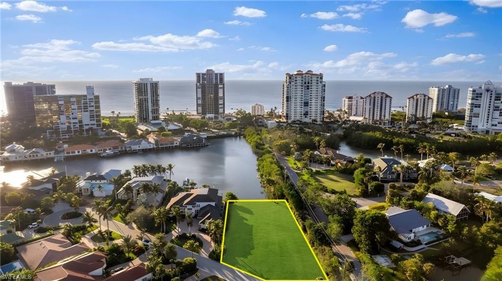 319 Pirates Bight, NAPLES, FL 34103 — exterior