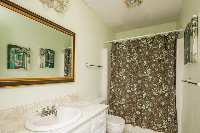 914 Edinburgh Drive, Jamestown, NC 27282