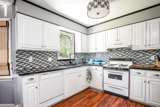 914 Edinburgh Drive, Jamestown, NC 27282