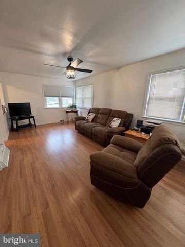 118 FRANKLIN ST, Swedesboro, NJ 08085