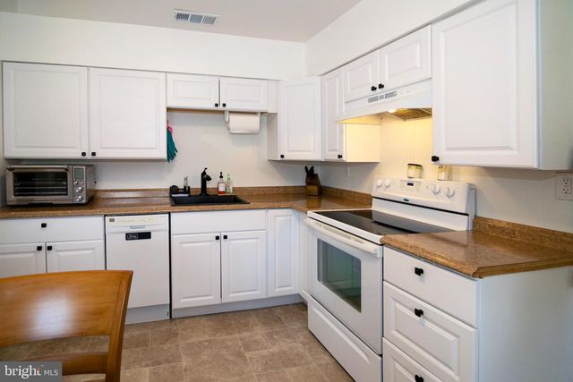 118 FRANKLIN ST, Swedesboro, NJ 08085