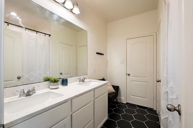 1020 Estes PARK, Taylor, TX 76574