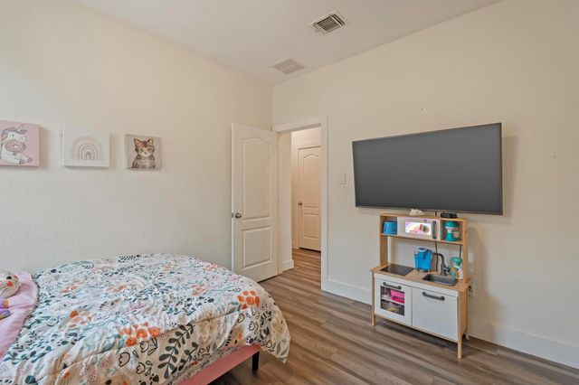 1020 Estes PARK, Taylor, TX 76574