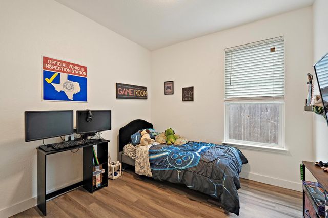 1020 Estes PARK, Taylor, TX 76574