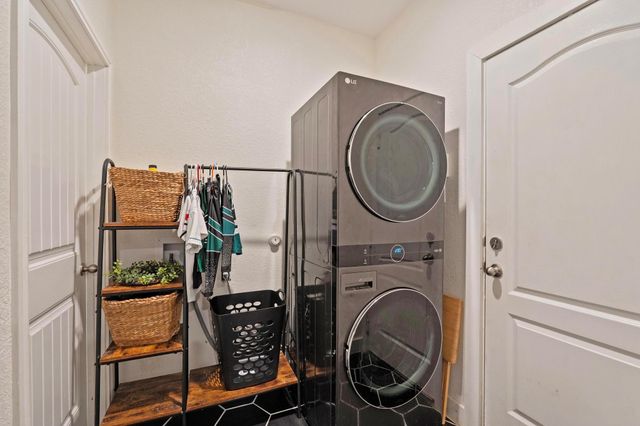 1020 Estes PARK, Taylor, TX 76574