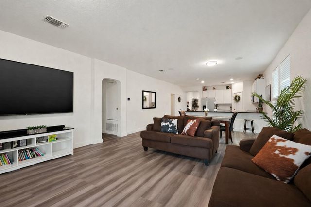 1020 Estes PARK, Taylor, TX 76574