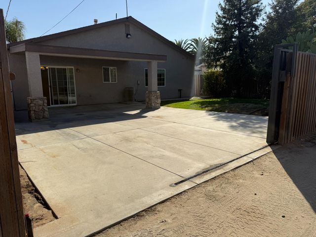 4591 E Balch Avenue, Fresno, CA 93702