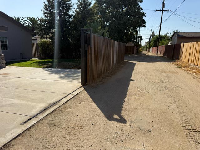 4591 E Balch Avenue, Fresno, CA 93702