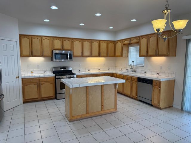 4591 E Balch Avenue, Fresno, CA 93702