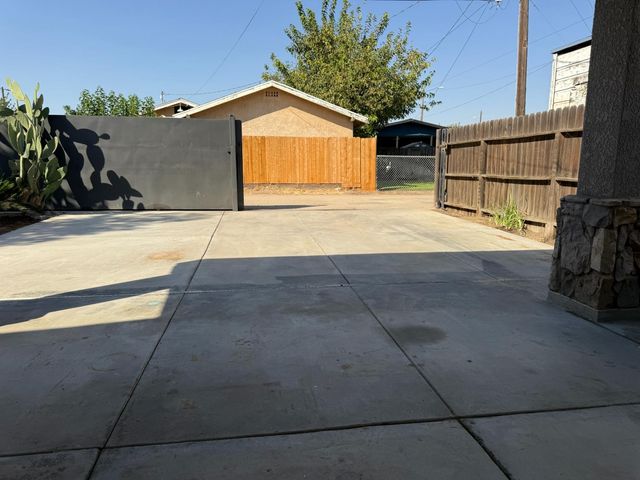 4591 E Balch Avenue, Fresno, CA 93702