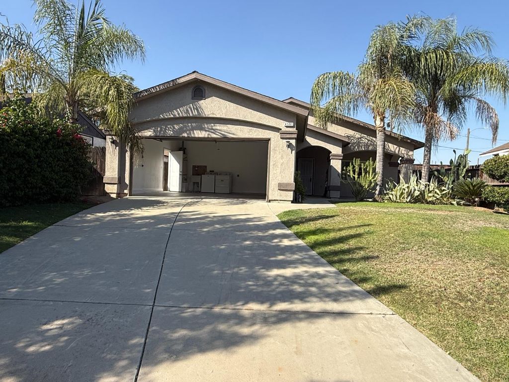 4591 E Balch Avenue, Fresno, CA 93702