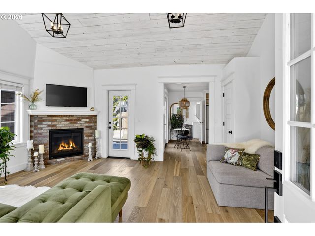 815 Se 2ND Ave, Camas, WA 98607