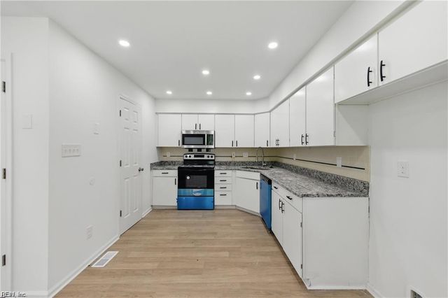 707 Sailfish QUAY, Chesapeake, VA 23320