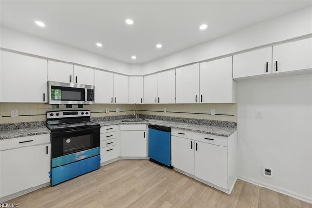 707 Sailfish QUAY, Chesapeake, VA 23320