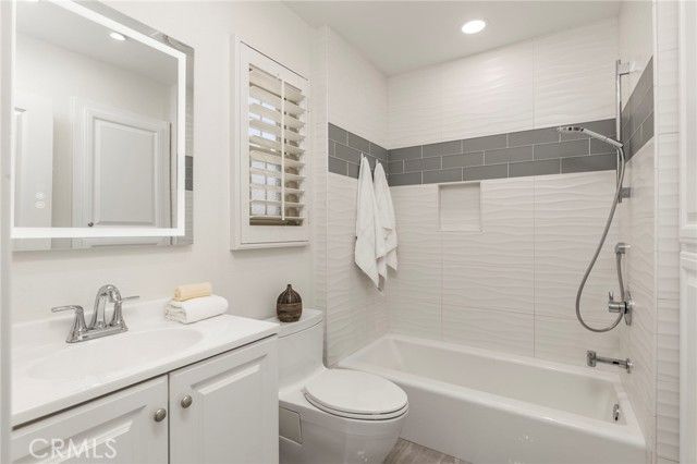 52 Scarlet Bloom, Irvine, CA 92618