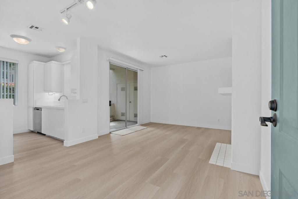 10921 Sabre Hill Dr 375, San Diego, CA 92128 — photo 2