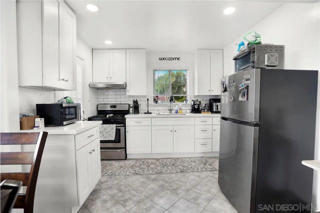 2220 Dunlop St, San Diego, CA 92111