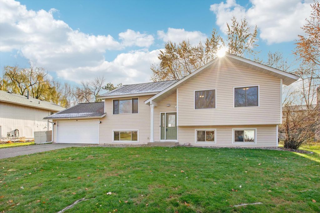 7331 Berkshire Way, Maple Grove, MN 55311