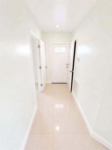 618 49TH Street, West Palm Beach, FL 33407