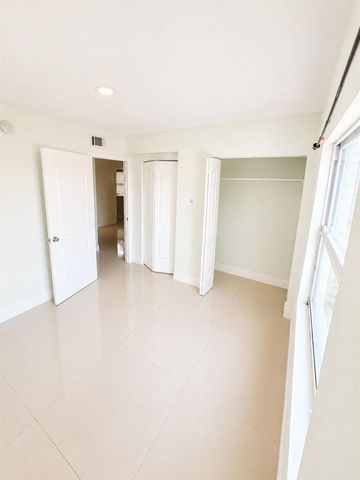 618 49TH Street, West Palm Beach, FL 33407