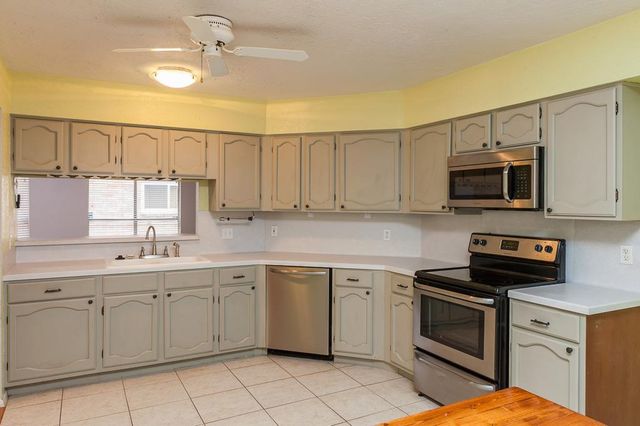 2318 Colonial Ridge Drive, Friendswood, TX 77546