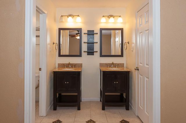 2318 Colonial Ridge Drive, Friendswood, TX 77546