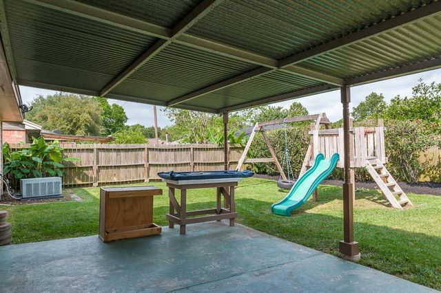 2318 Colonial Ridge Drive, Friendswood, TX 77546