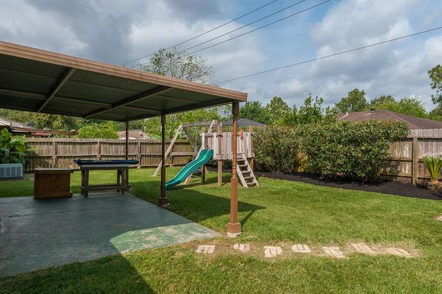 2318 Colonial Ridge Drive, Friendswood, TX 77546