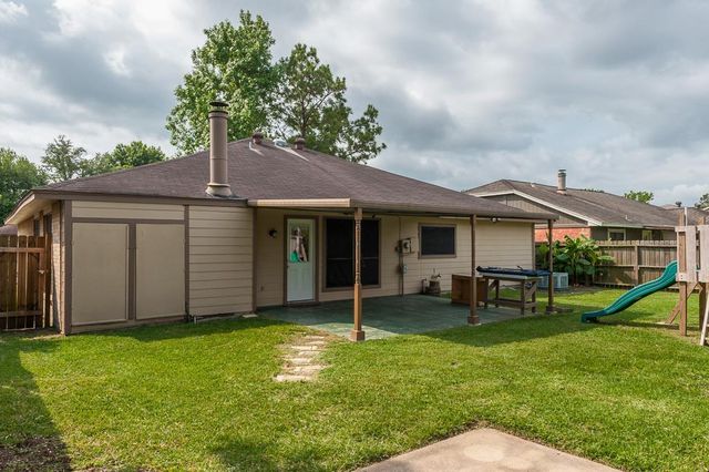 2318 Colonial Ridge Drive, Friendswood, TX 77546