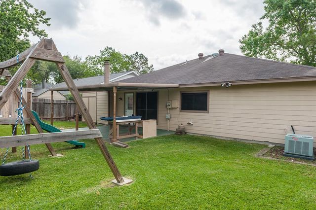 2318 Colonial Ridge Drive, Friendswood, TX 77546