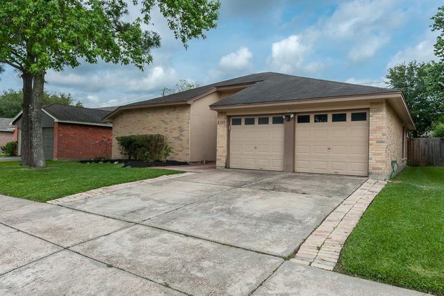 2318 Colonial Ridge Drive, Friendswood, TX 77546