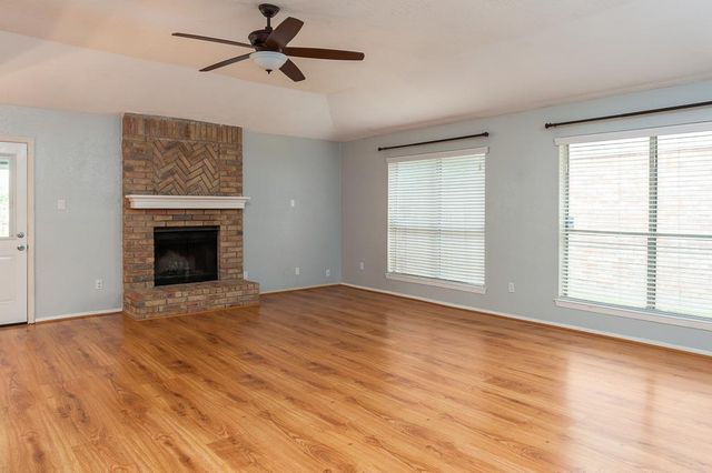 2318 Colonial Ridge Drive, Friendswood, TX 77546