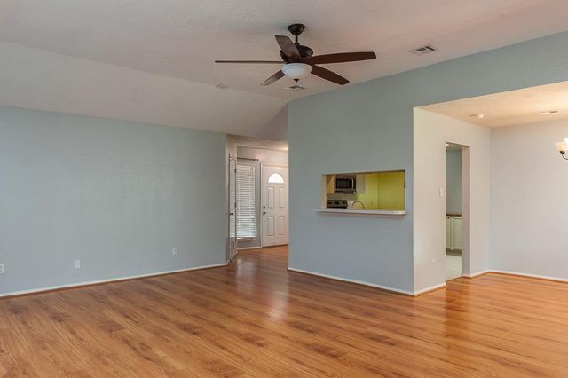 2318 Colonial Ridge Drive, Friendswood, TX 77546