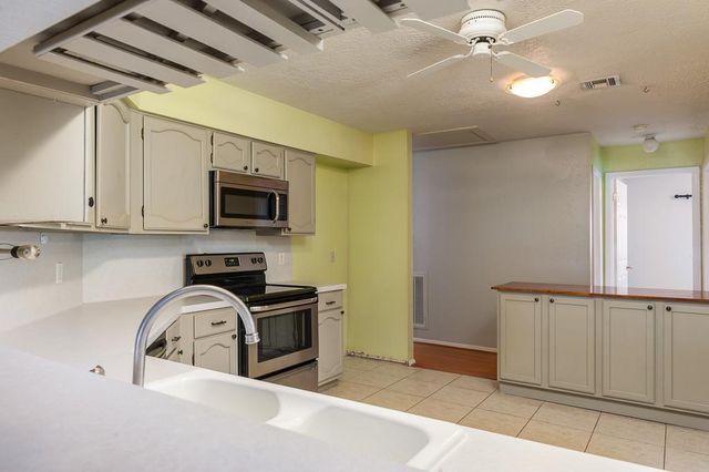 2318 Colonial Ridge Drive, Friendswood, TX 77546
