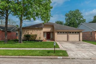 2318 Colonial Ridge Drive, Friendswood, TX 77546
