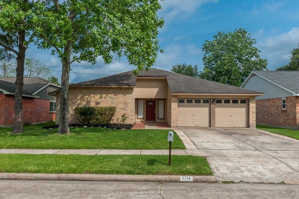 2318 Colonial Ridge Drive, Friendswood, TX 77546