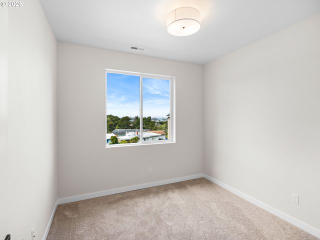 331 Se Jetty Ave, Lincoln City, OR 97367