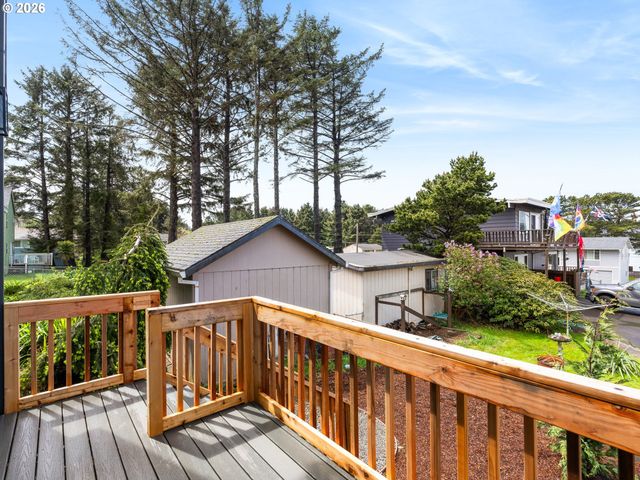 331 Se Jetty Ave, Lincoln City, OR 97367