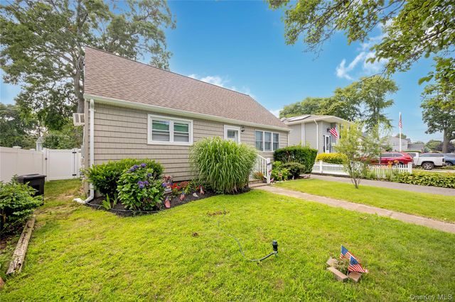 413 S 8th Street, Lindenhurst, NY 11757
