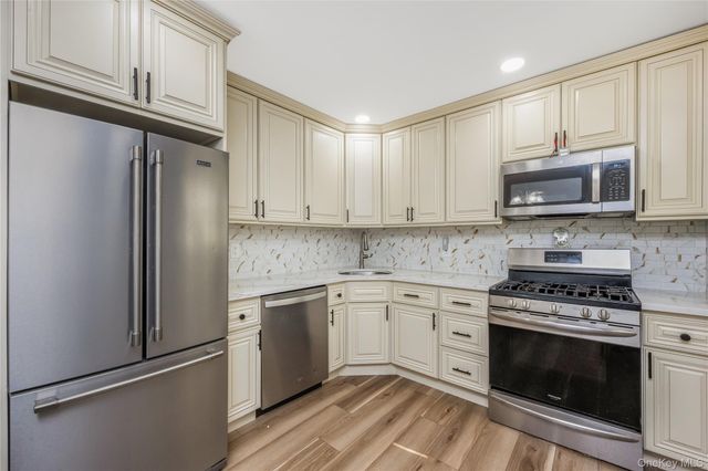 413 S 8th Street, Lindenhurst, NY 11757
