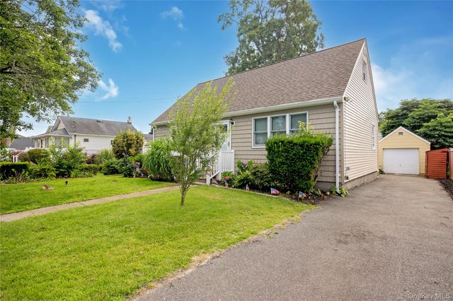 413 S 8th Street, Lindenhurst, NY 11757