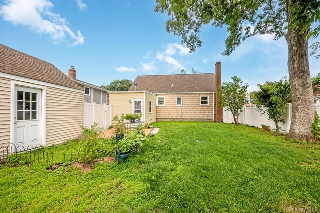 413 S 8th Street, Lindenhurst, NY 11757