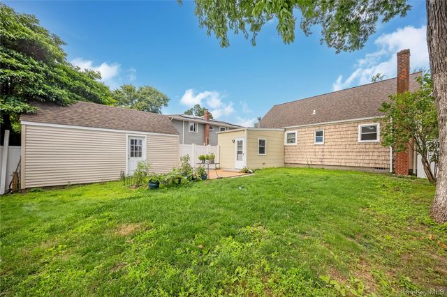 413 S 8th Street, Lindenhurst, NY 11757