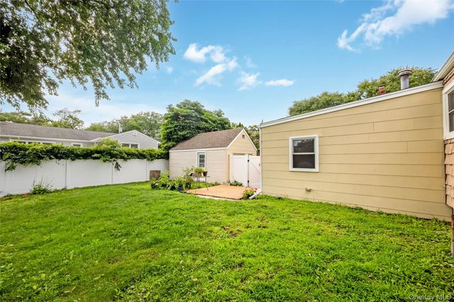 413 S 8th Street, Lindenhurst, NY 11757