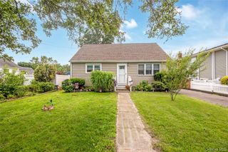 413 S 8th Street, Lindenhurst, NY 11757