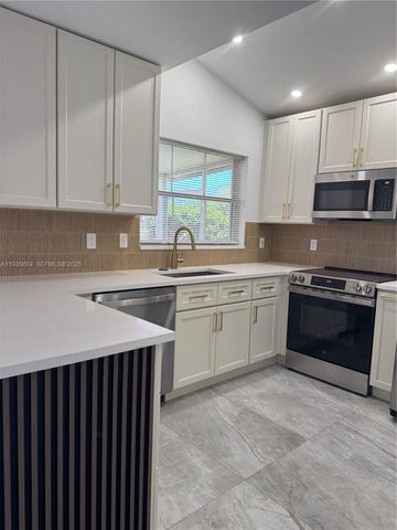 1090 SE 6th Ave, Dania Beach, FL 33004