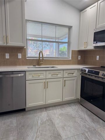 1090 SE 6th Ave, Dania Beach, FL 33004