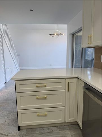 1090 SE 6th Ave, Dania Beach, FL 33004