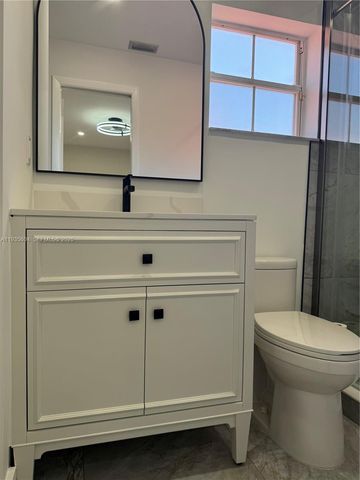 1090 SE 6th Ave, Dania Beach, FL 33004