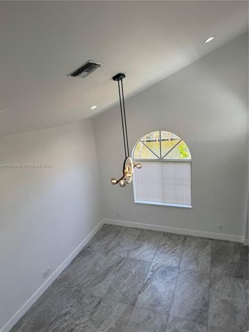 1090 SE 6th Ave, Dania Beach, FL 33004